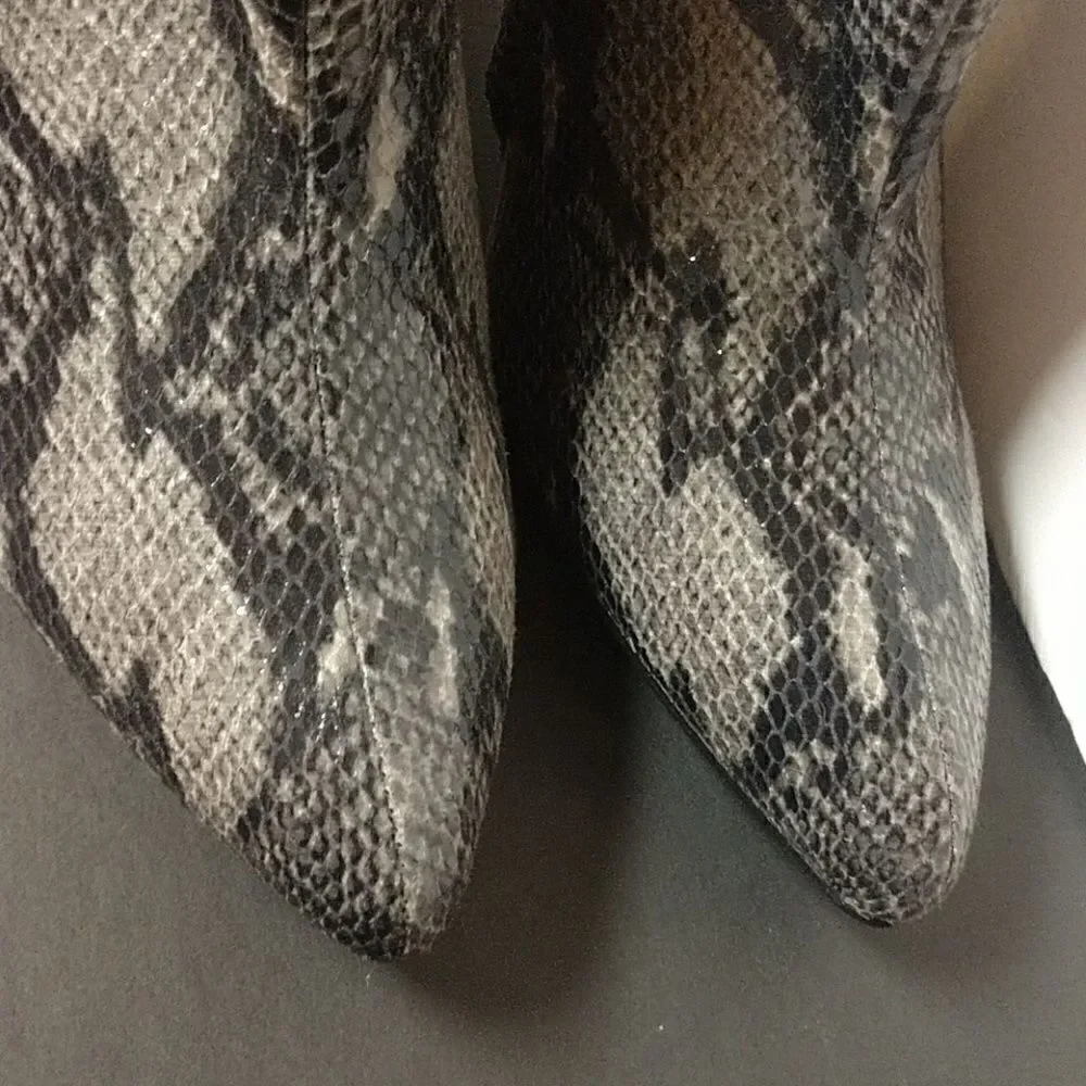 👌 Faux Snake Skin Shoes Size 8.5.   A9